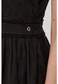Guess sukienka bawełniana kolor czarny mini rozkloszowana. Kolor: czarny. Materiał: bawełna. Długość rękawa: krótki rękaw. Wzór: haft. Długość: mini #2