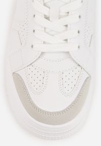 Renee - Białe Sneakersy Vices na Platformie z Gwiazdką Fenarra. Okazja: na co dzień. Kolor: biały. Materiał: jeans, skóra. Obcas: na platformie #6