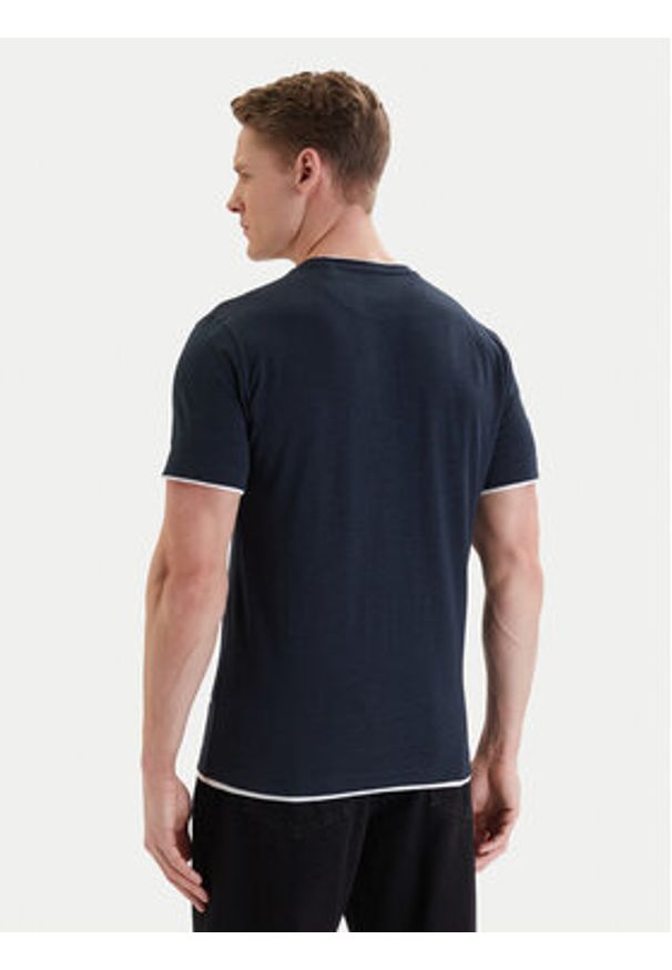 Guess T-Shirt F6GI06 K6XN4 Niebieski Slim Fit. Kolor: niebieski. Materiał: bawełna