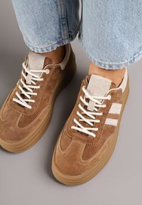 Born2be - Brązowe Zamszowe Sneakersy na Grubej Podeszwie z Paskami i Skórzaną Wkładką Felenne. Okazja: na co dzień. Zapięcie: pasek. Kolor: brązowy. Materiał: zamsz, skóra. Wzór: paski #4