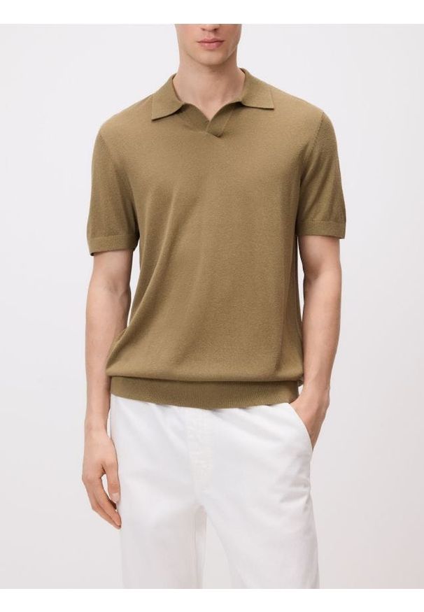 Reserved - Sweter polo z domieszką lnu - oliwkowy. Typ kołnierza: polo. Kolor: oliwkowy. Materiał: len