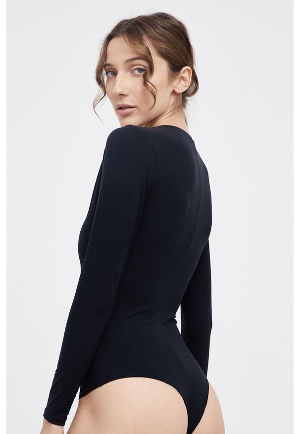 Spanx - Longsleeve modelujący SLEEVE V-NECK BODYSUIT. Kolor: czarny. Materiał: materiał