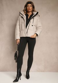 Renee - Beżowa Pikowana Kurtka o Fasonie Oversize z Kapturem Galadea. Okazja: na co dzień. Typ kołnierza: kaptur. Kolor: beżowy. Materiał: jeans, poliester, dzianina. Wzór: aplikacja. Sezon: zima. Styl: casual #5