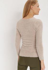 Born2be - Jasnobeżowy Sweter Wełniany Panaris. Typ kołnierza: dekolt w serek. Kolekcja: plus size. Kolor: beżowy. Materiał: wełna. Styl: klasyczny #3