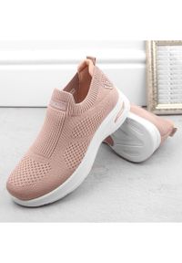 Buty sportowe damskie wsuwane różowe Vinceza 13592. Zapięcie: bez zapięcia. Kolor: różowy #6