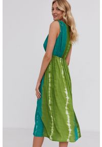 Answear Lab Sukienka kolor zielony midi rozkloszowana. Kolor: zielony. Materiał: tkanina. Typ sukienki: rozkloszowane. Styl: wakacyjny. Długość: midi #3