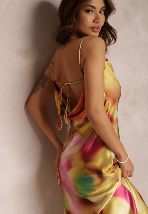 Renee - Żółta Sukienka Iphena. Kolor: żółty. Materiał: satyna. Długość rękawa: na ramiączkach. Styl: klasyczny. Długość: midi