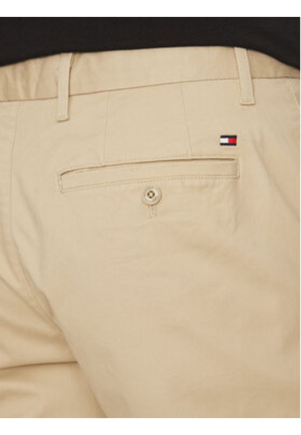 TOMMY HILFIGER - Tommy Hilfiger Szorty materiałowe Harlem MW0MW23568 Beżowy Regular Fit. Kolor: beżowy. Materiał: bawełna
