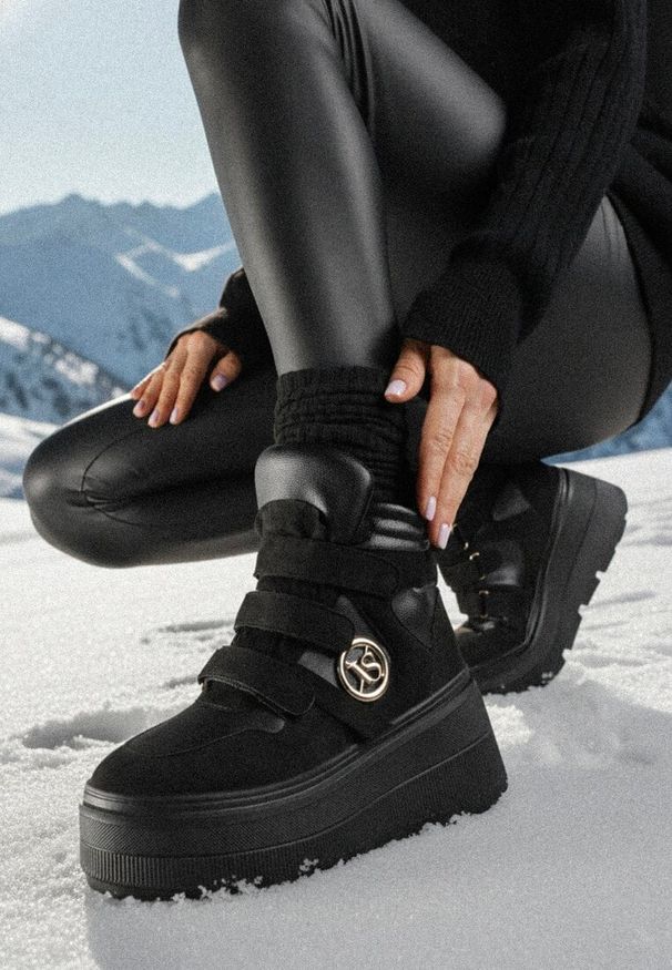 Born2be - Czarne Botki Vices w Stylu Sneakersów na Platformie Afirriva. Okazja: na co dzień. Zapięcie: rzepy. Kolor: czarny. Materiał: jeans. Wzór: aplikacja. Obcas: na platformie. Wysokość obcasa: średni