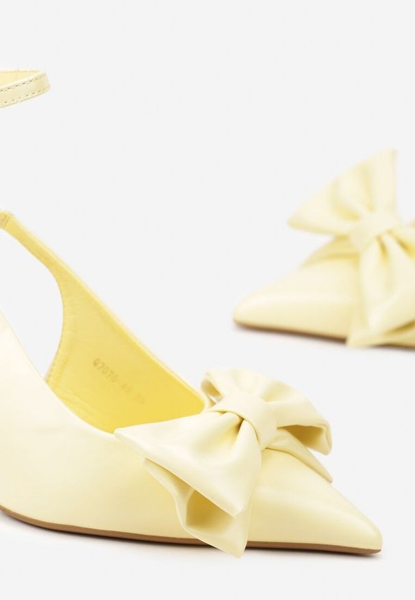 Renee - Żółte Sandały Vices na Szpilce Slingback Ozdobione Kokardą Tilvanea. Okazja: na wesele, na co dzień, na ślub cywilny. Zapięcie: sprzączka. Kolor: żółty. Wzór: aplikacja. Obcas: na szpilce. Styl: casual, elegancki