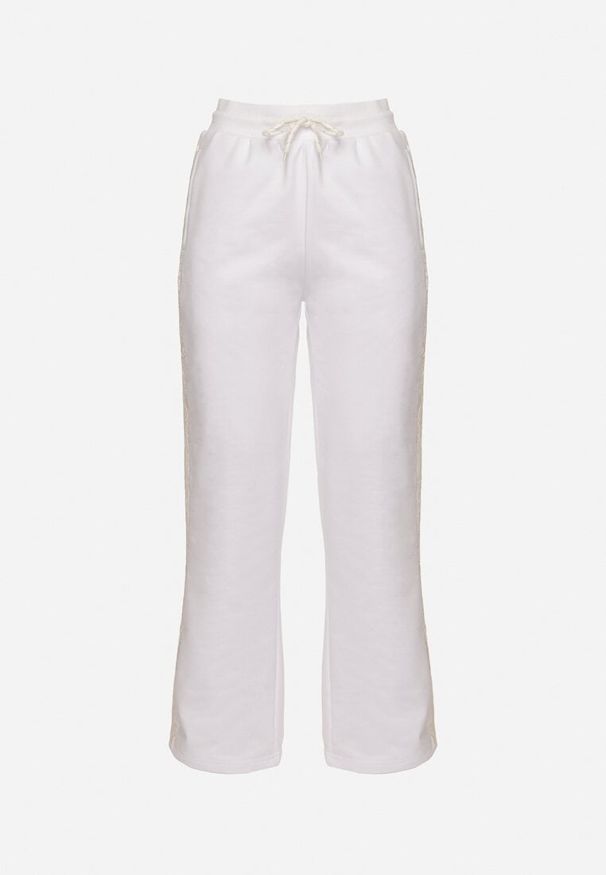 Born2be - Białe Spodnie Dresowe z Bawełną i Wysokim Stanem Ozdobione Koronką Evarose. Okazja: na co dzień. Stan: podwyższony. Kolor: biały. Materiał: bawełna, koronka, dresówka. Wzór: koronka, aplikacja. Styl: klasyczny, casual