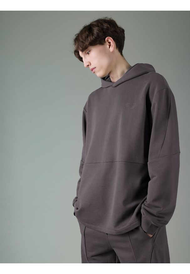 4f - Bluza dresowa z bawełną organiczną męska 4F x Robert Lewandowski. Typ kołnierza: kaptur. Kolor: szary. Materiał: dresówka, bawełna. Wzór: geometria, nadruk