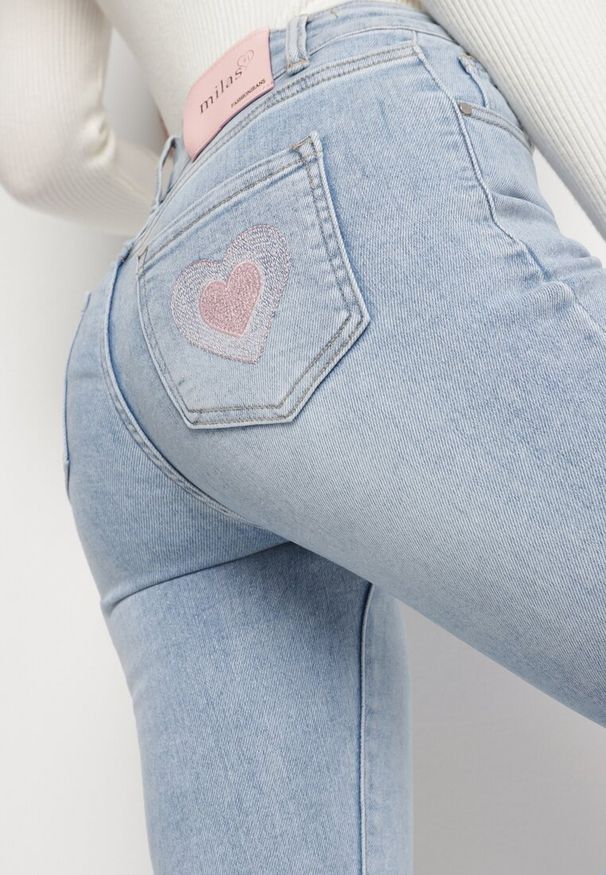 Born2be - Niebieskie Jeansy Slim Fit z Wysokim Stanem i Ozdobnym Haftem z Sercem Aravira. Okazja: na co dzień. Stan: podwyższony. Kolor: niebieski. Wzór: haft. Styl: casual