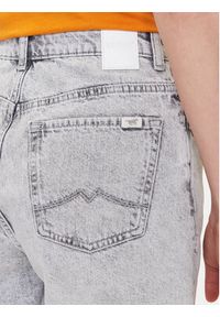Mustang Szorty jeansowe Charlotte 1016558 Szary Mom Fit. Kolor: szary. Materiał: bawełna