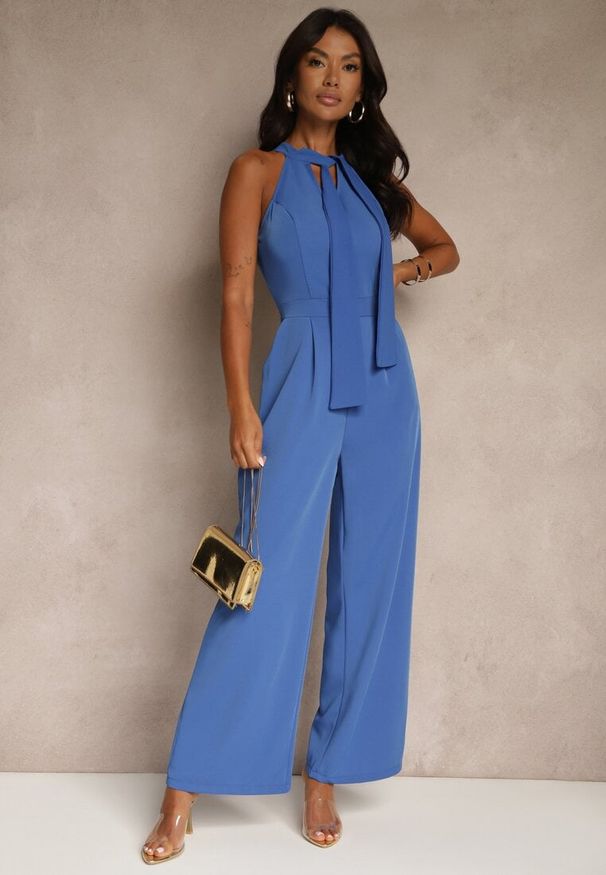 Renee - Niebieski Kombinezon Wide Leg z Ozdobnym Wiązaniem przy Szyi Silelia. Okazja: na co dzień. Kolor: niebieski. Długość rękawa: bez rękawów. Styl: klasyczny, elegancki, casual