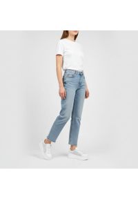 Sneakersy damskie Armodo, cholewka ze skóry naturalnej perforowana konstrukcja zapewniająca przewiewność klasyczne sznurowanie, białe, DS-777. Zapięcie: sznurówki. Kolor: biały. Materiał: skóra. Szerokość cholewki: normalna. Wzór: ażurowy. Styl: klasyczny #4