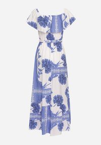 Born2be - Niebiesko-Biała Sukienka Typu Hiszpanka z Gumką w Pasie i Materiałowym Paskiem Ozdobiona Falbanką Woneri. Typ kołnierza: dekolt hiszpanka. Kolor: niebieski. Materiał: materiał. Wzór: aplikacja #5