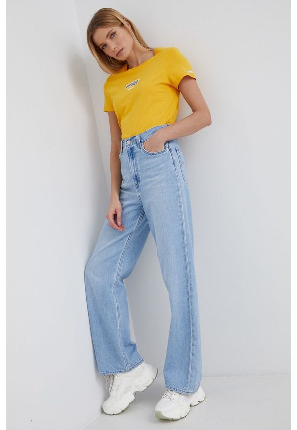 Levi's® - Levi's T-shirt bawełniany kolor żółty. Okazja: na co dzień, na spotkanie biznesowe. Kolor: żółty. Materiał: bawełna. Wzór: nadruk. Styl: biznesowy, casual