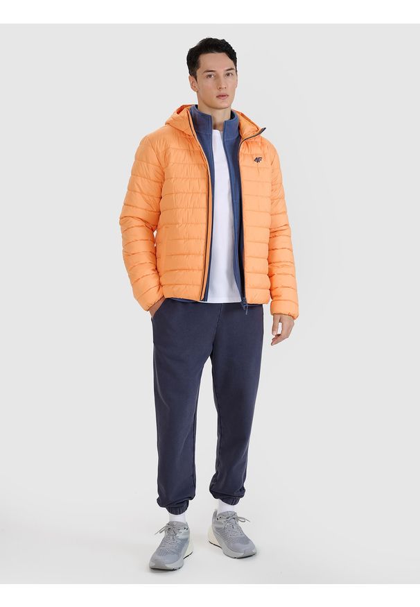 4f - 4F Kurtka puchowa z wypełnieniem syntetycznym męska - pomarańczowa S. Okazja: na co dzień. Typ kołnierza: kaptur. Kolor: pomarańczowy. Materiał: syntetyk, puch. Długość: długie. Styl: klasyczny, casual, sportowy