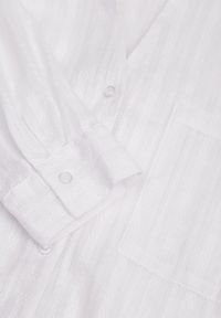 Renee - Biała Koszula Oversize z Bawełny w Paski z Podwijanymi Rękawami Mesevis. Kolor: biały. Materiał: bawełna. Wzór: paski. Styl: elegancki #2