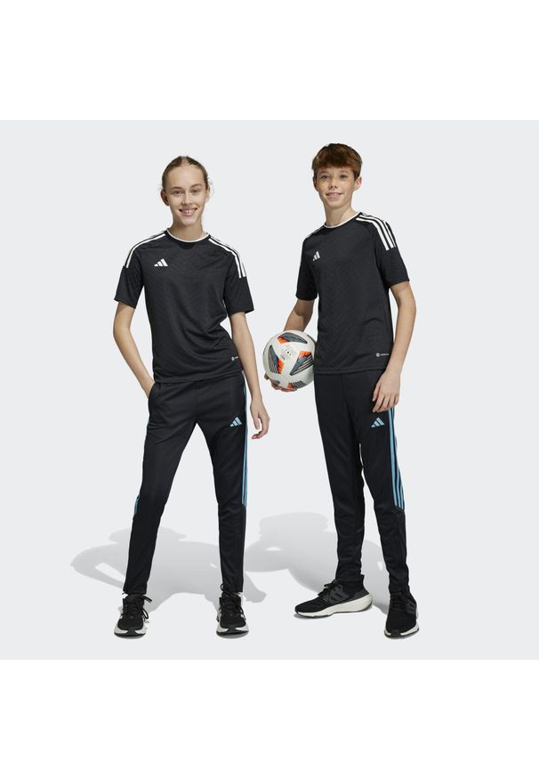 Adidas - Spodnie dla dzieci adidas Tiro 23 Club Training. Kolor: wielokolorowy, niebieski, czarny. Materiał: dresówka, materiał. Sport: fitness