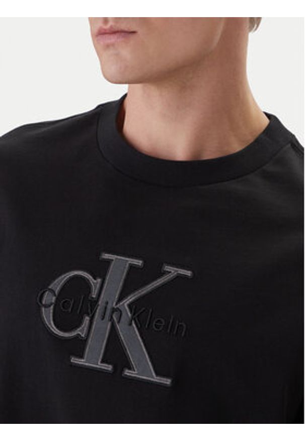Calvin Klein Jeans T-Shirt LV04RF819G Czarny Regular Fit. Kolor: czarny. Materiał: bawełna
