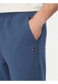 TOMMY HILFIGER - Tommy Hilfiger Szorty sportowe MW0MW37240 Niebieski Regular Fit. Kolor: niebieski. Materiał: bawełna. Styl: sportowy #4