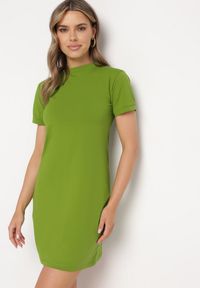 Born2be - Zielona Bawełniana Sukienka T-shirtowa o Dopasowanym Kroju Maristar. Okazja: na co dzień. Kolor: zielony. Materiał: bawełna. Długość rękawa: krótki rękaw. Typ sukienki: dopasowane. Styl: casual, elegancki #1