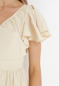 Born2be - Beżowa Sukienka Midi z Falbanami przy Ramionach Happisa. Typ kołnierza: kołnierz z falbankami. Kolor: beżowy. Styl: elegancki. Długość: midi #3