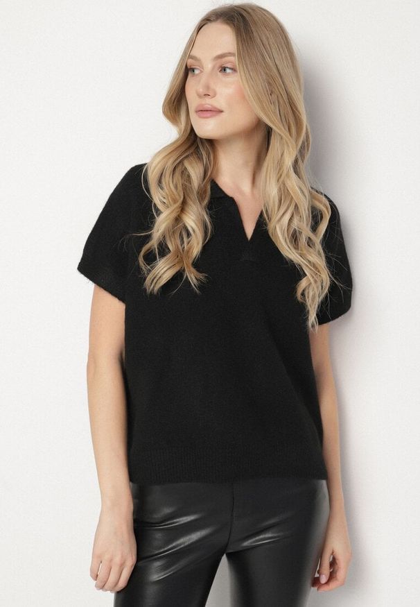 Born2be - Czarny Sweter z Wełną z Krótkim Rękawem i Kołnierzykiem Tevalina. Kolor: czarny. Materiał: wełna. Długość rękawa: krótki rękaw. Długość: krótkie. Styl: elegancki, klasyczny