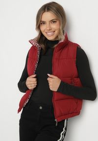 Born2be - Bordowa Pikowana Kamizelka z Ozdobną Podszewką Olianela. Okazja: na co dzień, na spacer. Kolor: czerwony. Materiał: jeans. Wzór: aplikacja. Styl: casual, elegancki #4