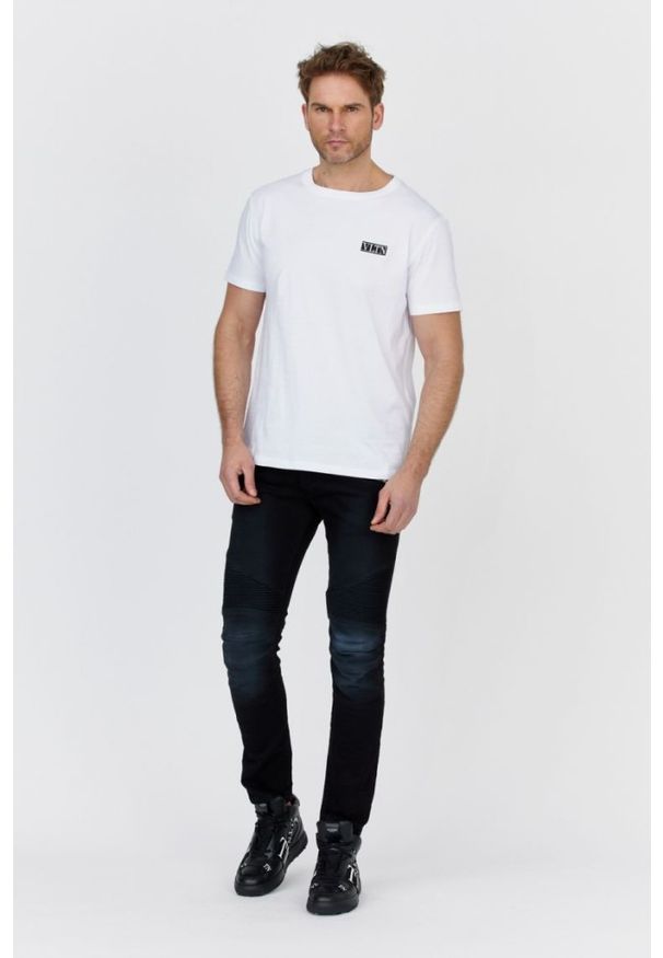 Valentino Garavani - VALENTINO Biały t-shirt męski z logo vltn, Rozmiar XL. Kolor: biały. Materiał: prążkowany. Wzór: aplikacja