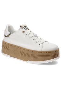 Białe Sneakersy Carinii Eleganckie Buty Damskie Na Platformie. Okazja: na co dzień. Kolor: biały. Szerokość cholewki: normalna. Wzór: aplikacja. Obcas: na platformie. Styl: elegancki #1