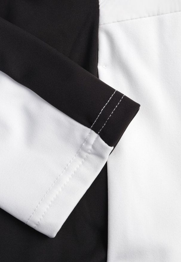 Renee - Biała Przejściowa Kurtka z Pikowaniem i Elastycznymi Rękawami Salisia. Okazja: na co dzień. Typ kołnierza: kaptur. Kolor: biały. Materiał: nylon. Styl: casual, sportowy