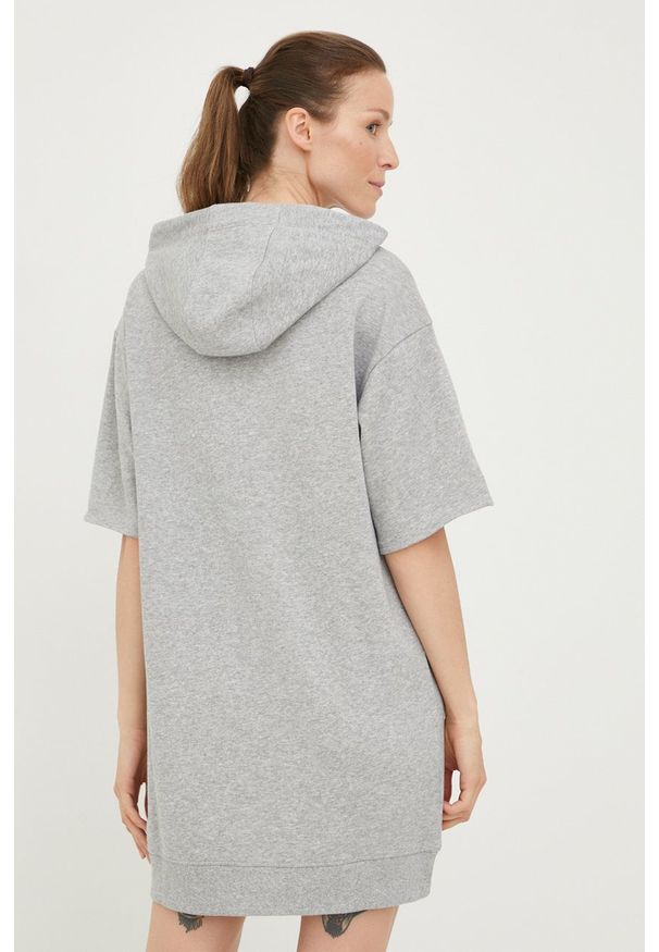 DKNY - Dkny sukienka kolor szary mini prosta. Okazja: na co dzień. Typ kołnierza: kaptur. Kolor: szary. Materiał: dzianina. Długość rękawa: krótki rękaw. Typ sukienki: proste. Styl: casual. Długość: mini