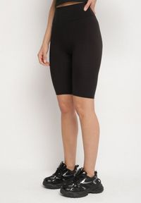 Born2be - Czarne Casualowe Szorty Typu Kolarki Lidessa. Okazja: na co dzień. Kolor: czarny. Materiał: materiał. Sezon: lato. Styl: casual #1