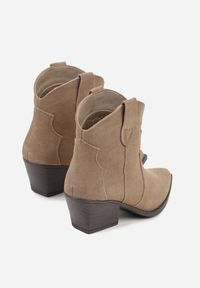 Renee - Ciemnobeżowe Botki Kowbojki na Stożku ze Skóry Naturalnej Liravetta. Okazja: na co dzień. Kolor: beżowy. Materiał: skóra. Obcas: na stożku. Styl: casual, elegancki. Wysokość obcasa: średni #6