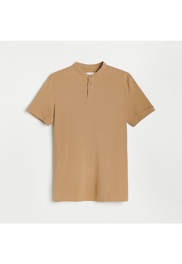 Reserved - Koszulka polo - Beżowy. Typ kołnierza: polo. Kolor: beżowy