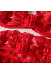 Intica - Komplet bielizny z regulowanymi paskami i przezroczystymi wstawkami Zakira. Kolor: czerwony. Materiał: materiał, skóra. Wzór: paski #3
