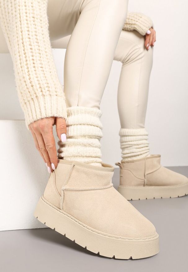 Renee - Beżowe Niskie Śniegowce ze Skóry Naturalnej Mocno Ocieplane Rialithe. Okazja: na co dzień. Kolor: beżowy. Materiał: skóra. Sezon: zima. Obcas: na obcasie. Styl: casual, elegancki. Wysokość obcasa: niski