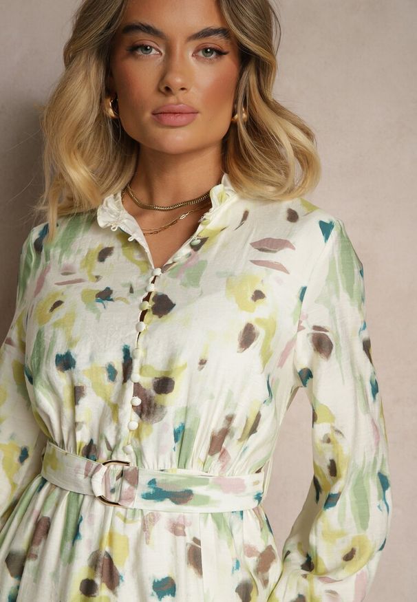 Renee - Zielona Sukienka z Wiskozy o Rozkloszowanym Kroju z Paskiem w Abstrakcyjny Print Stalitte. Okazja: na co dzień. Typ kołnierza: kołnierz z falbankami, kołnierzyk stójkowy. Kolor: zielony. Materiał: wiskoza. Wzór: nadruk. Typ sukienki: rozkloszowane. Styl: klasyczny, casual