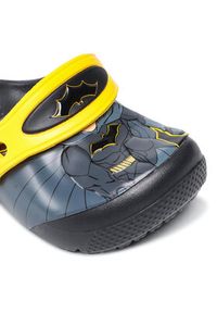 Crocs Klapki Crocsfl Iconic Batman Clog K 205514 Czarny. Kolor: czarny. Wzór: motyw z bajki #2