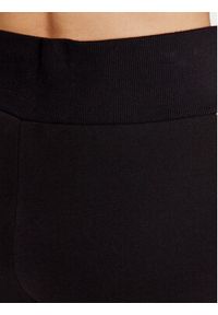 Guess Spodnie dresowe Britney V2YB15 KB3P2 Czarny Regular Fit. Kolor: czarny. Materiał: bawełna