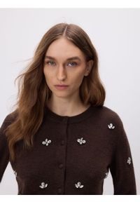 Reserved - Kardigan z aplikacjami - brązowy. Kolor: brązowy. Materiał: wełna, dzianina. Wzór: aplikacja #1