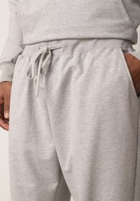 Born2be - Szare Spodnie Dresowe z Bawełną ze Ściągaczami Hailise. Okazja: do domu, na co dzień. Kolor: szary. Materiał: bawełna, dresówka. Styl: sportowy, casual #6
