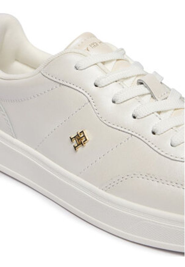 TOMMY HILFIGER - Tommy Hilfiger Sneakersy Th Heritage Shiny Sneaker FW0FW09179 Biały. Kolor: biały. Materiał: skóra