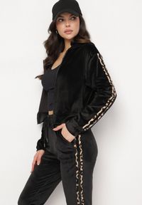 Born2be - Czarny Welurowy Komplet Dresowy z Lampasem w Panterkę Spodnie i Bluza Elliorielle. Kolor: czarny. Materiał: welur, dresówka. Wzór: motyw zwierzęcy #4