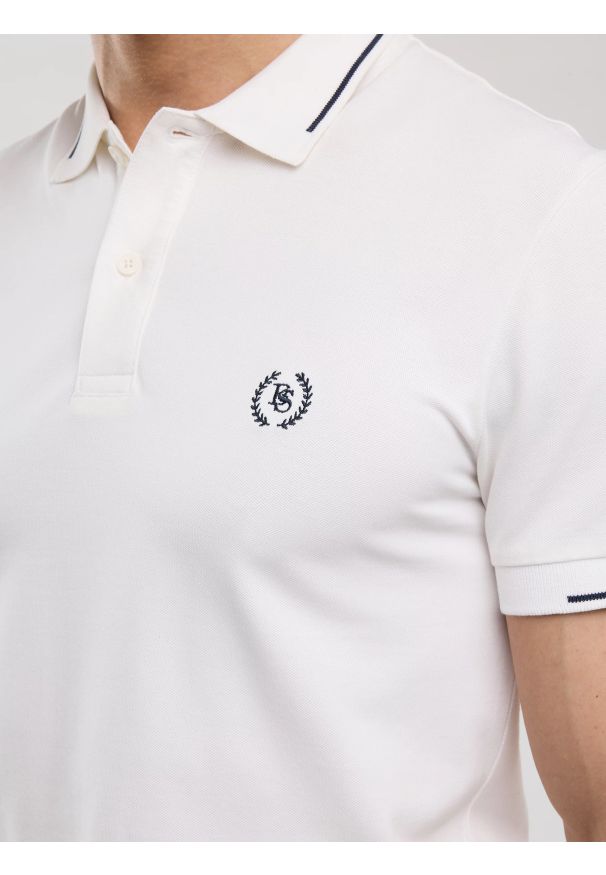 Big-Star - Koszulka męska polo biała Polian 100. Okazja: na spotkanie biznesowe, do pracy. Typ kołnierza: polo. Kolor: biały. Materiał: dzianina, bawełna. Wzór: haft. Styl: biznesowy, klasyczny