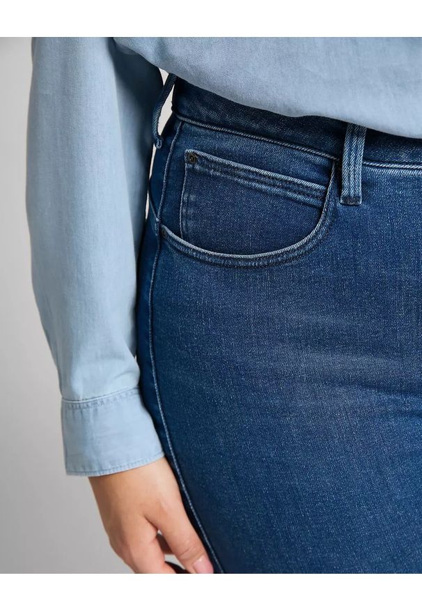 Lee - LEE CLASSIC STRAIGHT PLUS DAMSKIE SPODNIE JEANSOWE JEANSY MID EVITA L32JPVYW 112107649