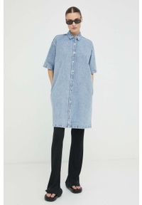 Mustang sukienka jeansowa kolor niebieski mini oversize. Kolor: niebieski. Materiał: jeans. Długość rękawa: krótki rękaw. Typ sukienki: oversize. Długość: mini #5